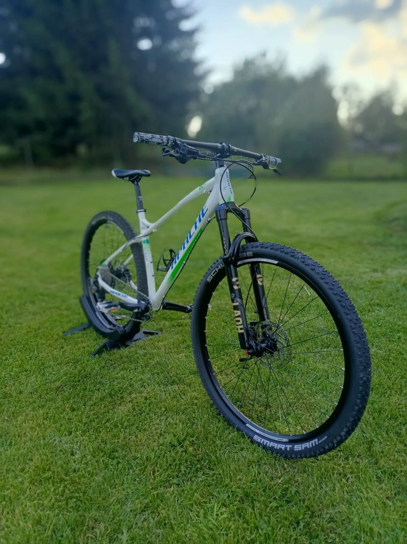 Kolo Apache Hawk A9 velikost L (19'') , kola 29''