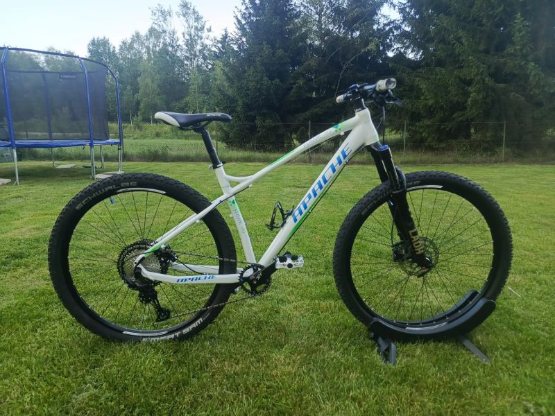 Kolo Apache Hawk A9 velikost L (19'') , kola 29''