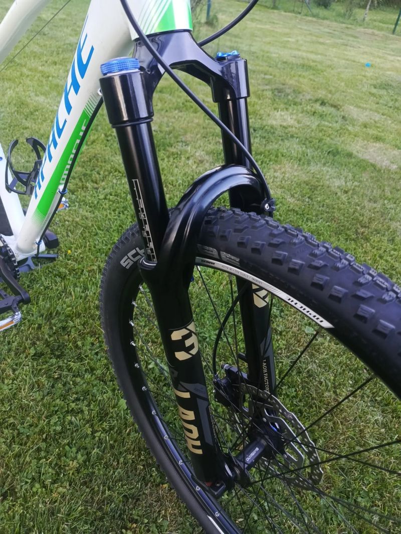 Kolo Apache Hawk A9 velikost L (19'') , kola 29''