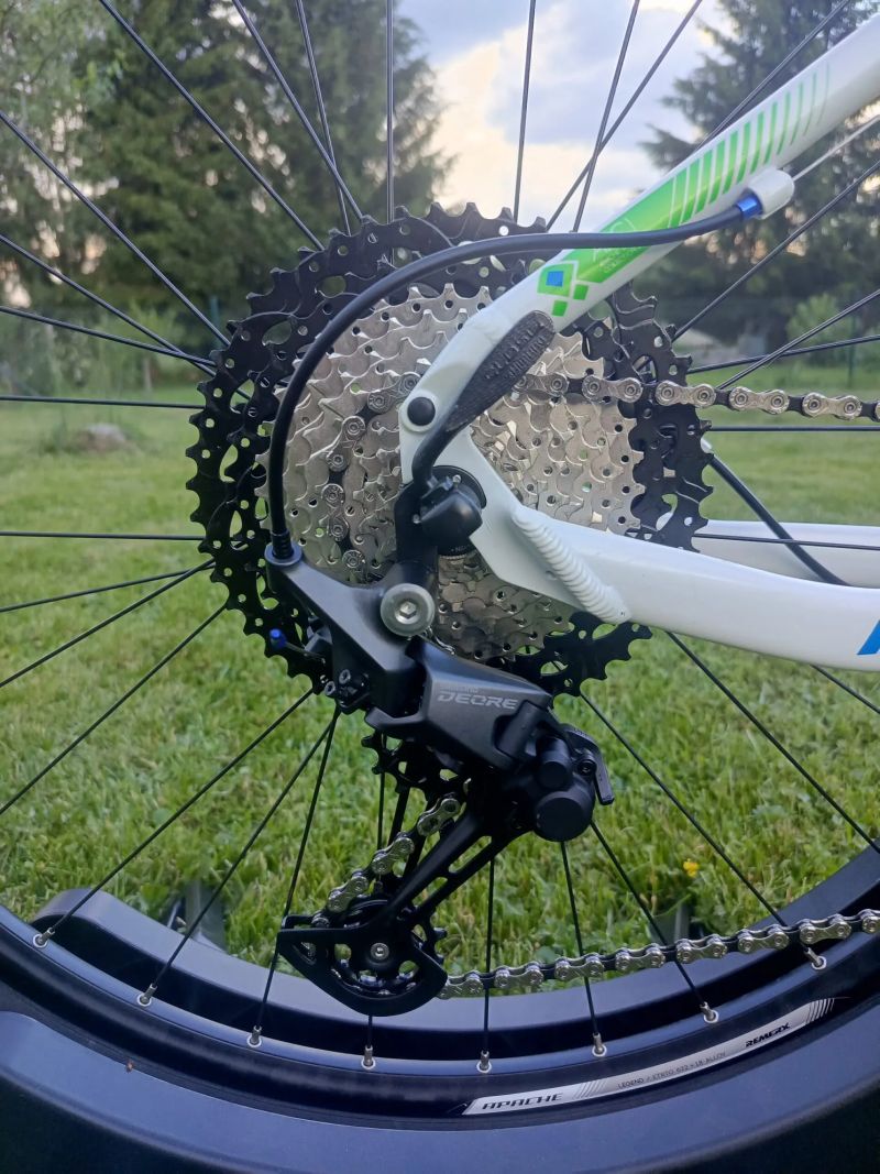 Kolo Apache Hawk A9 velikost L (19'') , kola 29''
