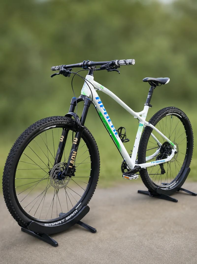 Kolo Apache Hawk A9 velikost L (19'') , kola 29''