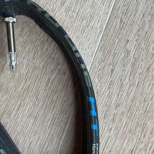 Nová ručně dělaná závodní galuska Schwalbe PRO ONE HT