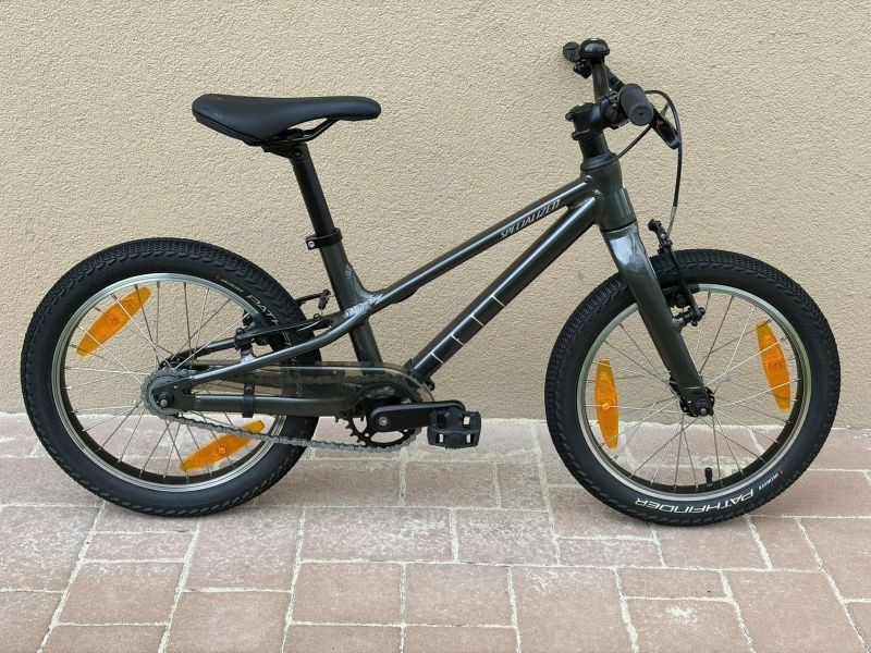Dětské kolo SPECIALIZED Jett 16 Single Speed 6,75 kg s pedály – TOP STAV, ZÁNOVNÍ