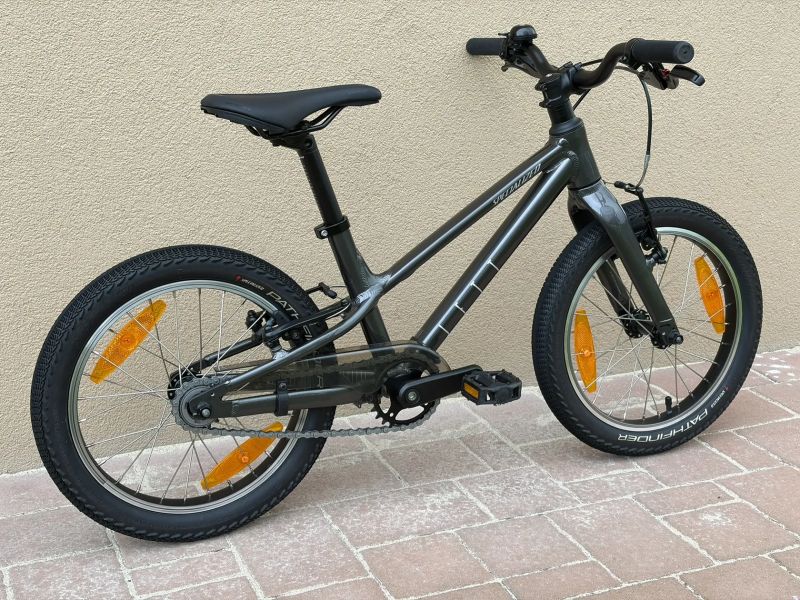 Dětské kolo SPECIALIZED Jett 16 Single Speed 6,75 kg s pedály – TOP STAV, ZÁNOVNÍ