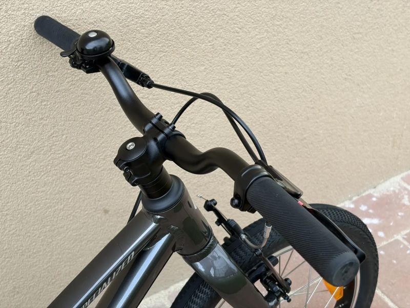 Dětské kolo SPECIALIZED Jett 16 Single Speed 6,75 kg s pedály – TOP STAV, ZÁNOVNÍ