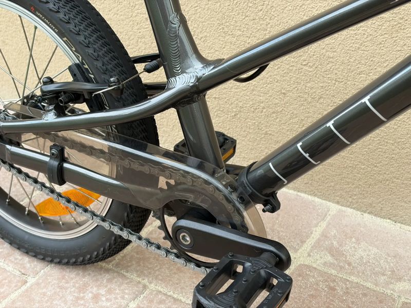 Dětské kolo SPECIALIZED Jett 16 Single Speed 6,75 kg s pedály – TOP STAV, ZÁNOVNÍ