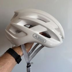 Cyklistická přilba ABUS AirBreaker pure white vel. M