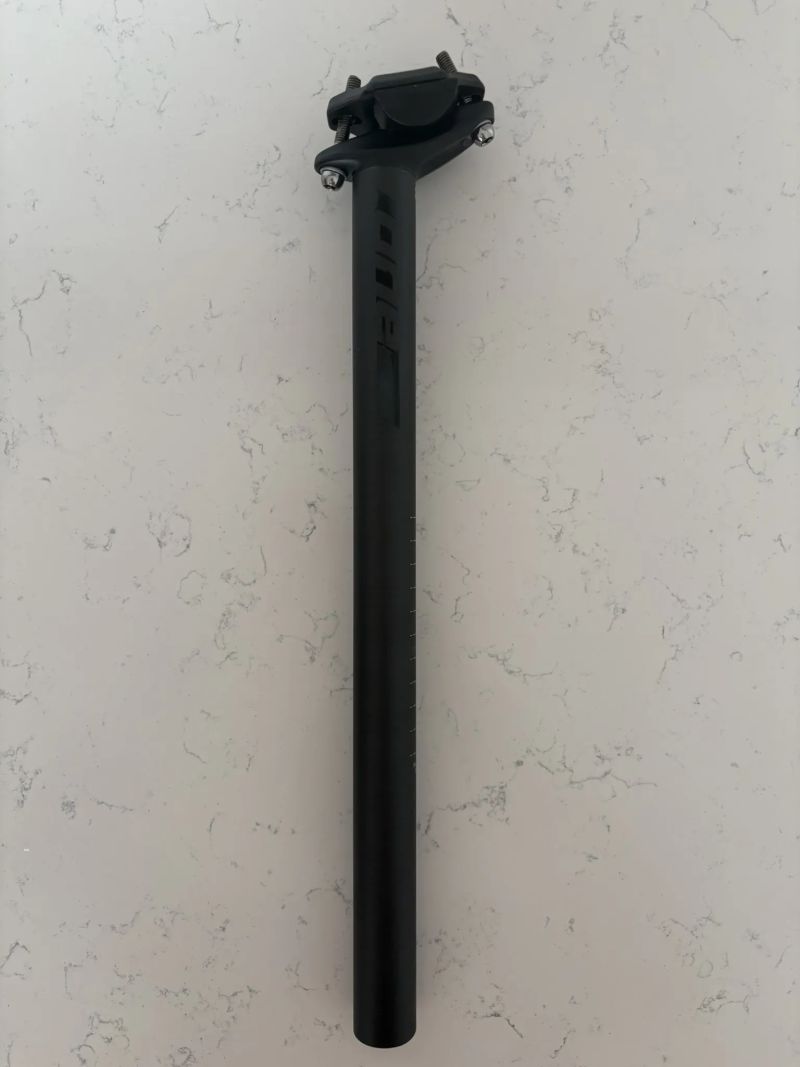 Sedlovka Superior One Race Carbon 20mm Offset 400/27.2