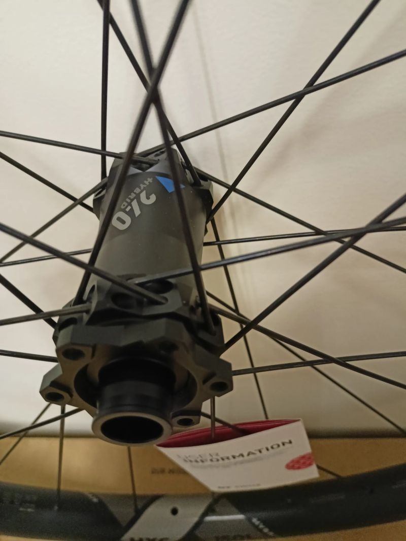 Karbonová kola DT Swiss HXC Carbon Reverse Mullet