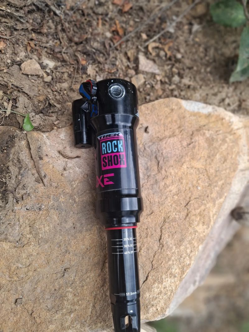 Tlumič RockShox Deluxe RT3 