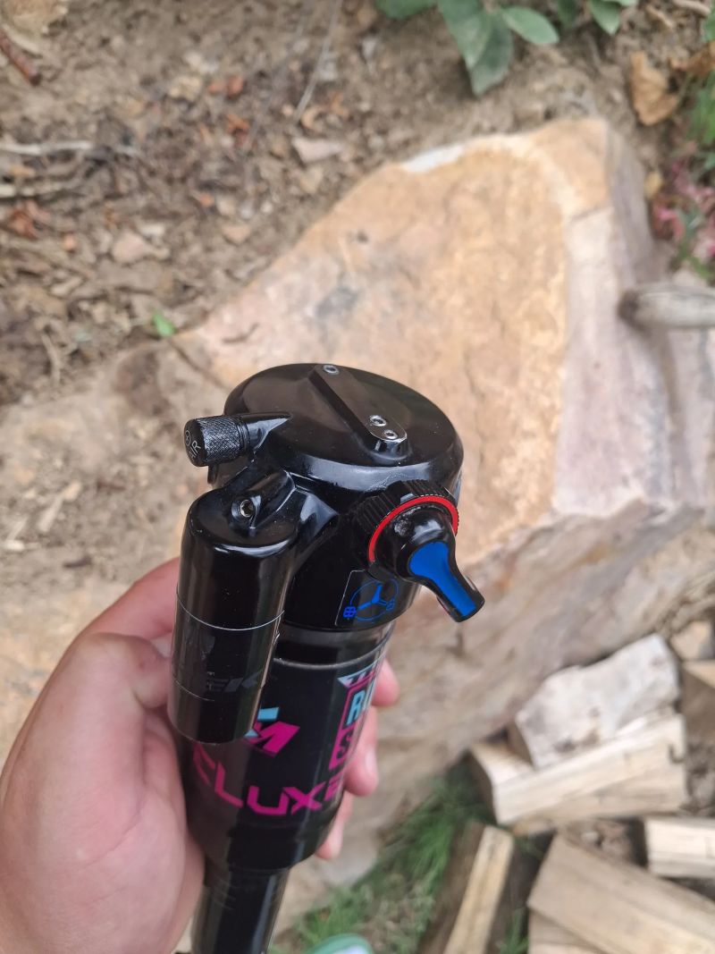 Tlumič RockShox Deluxe RT3 