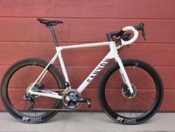 Canyon Ultimate CF SLX - 2x11 Dura-ace di2, DT Swiss ARC 1100