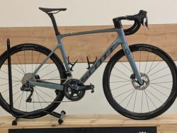 Scott Addict rc 10 di2 karbonová kola Duke 4iiii
