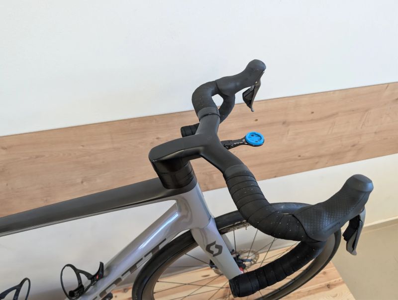 Scott Addict rc 10 di2 karbonová kola Duke 4iiii