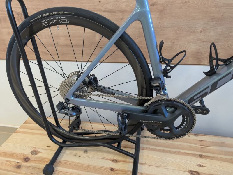 Scott Addict rc 10 di2 karbonová kola Duke 4iiii