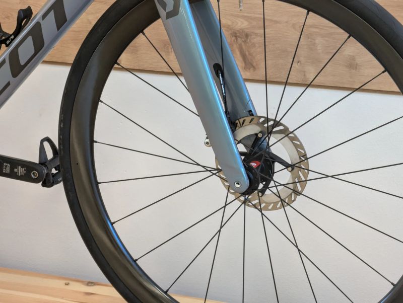 Scott Addict rc 10 di2 karbonová kola Duke 4iiii
