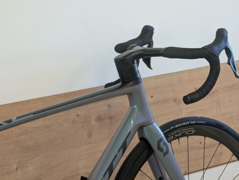 Scott Addict rc 10 di2 karbonová kola Duke 4iiii