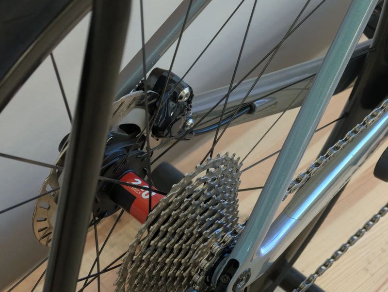 Scott Addict rc 10 di2 karbonová kola Duke 4iiii