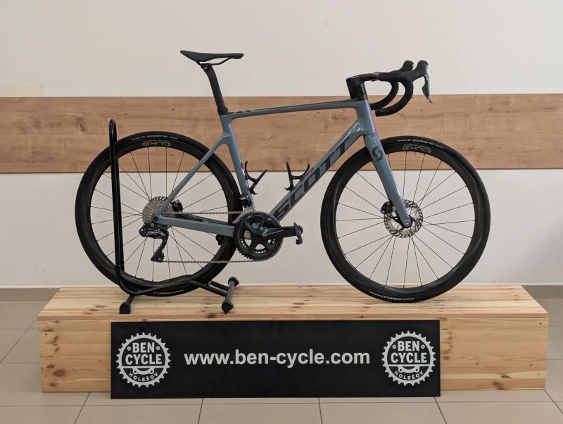 Scott Addict rc 10 di2 karbonová kola Duke 4iiii