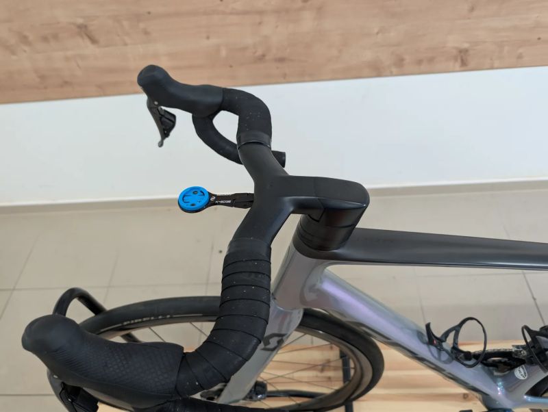 Scott Addict rc 10 di2 karbonová kola Duke 4iiii
