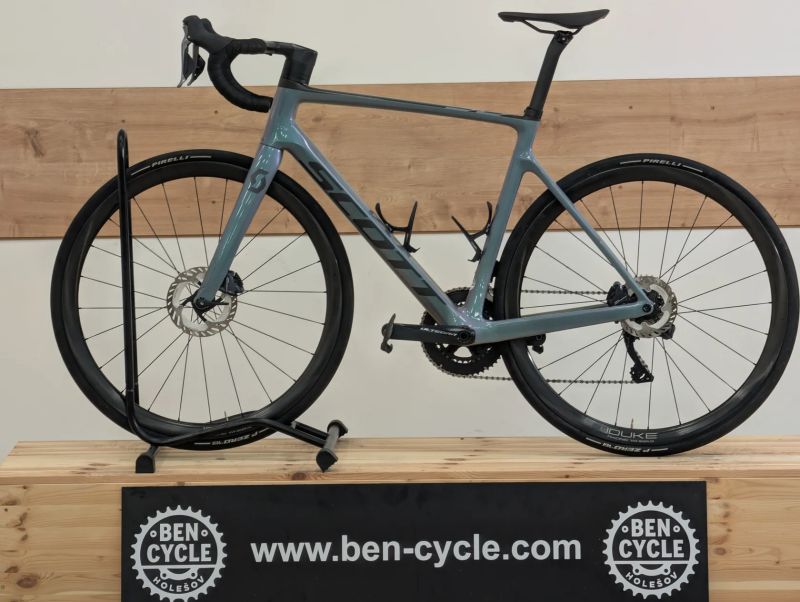 Scott Addict rc 10 di2 karbonová kola Duke 4iiii