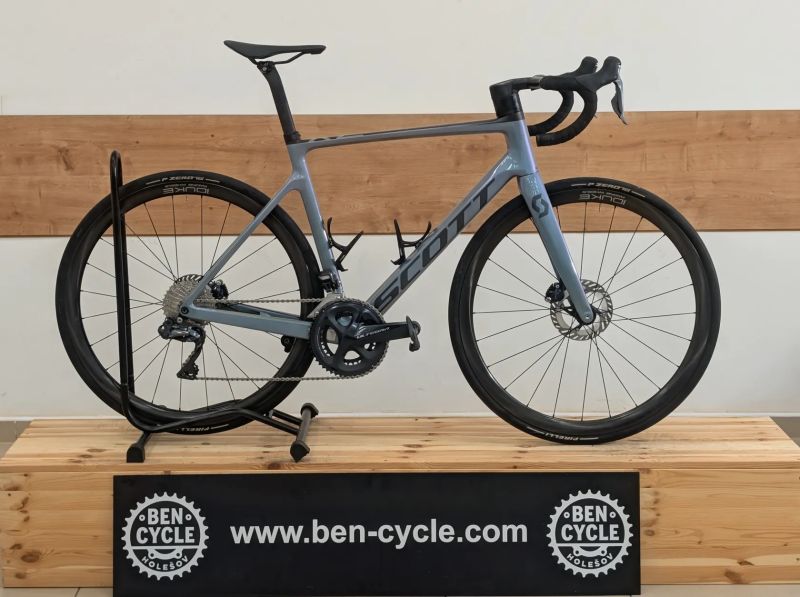 Scott Addict rc 10 di2 karbonová kola Duke 4iiii