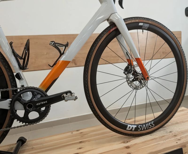 Superior X road team issue di2 grx karbonová kola DT Swiss