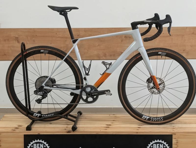 Superior X road team issue di2 grx karbonová kola DT Swiss