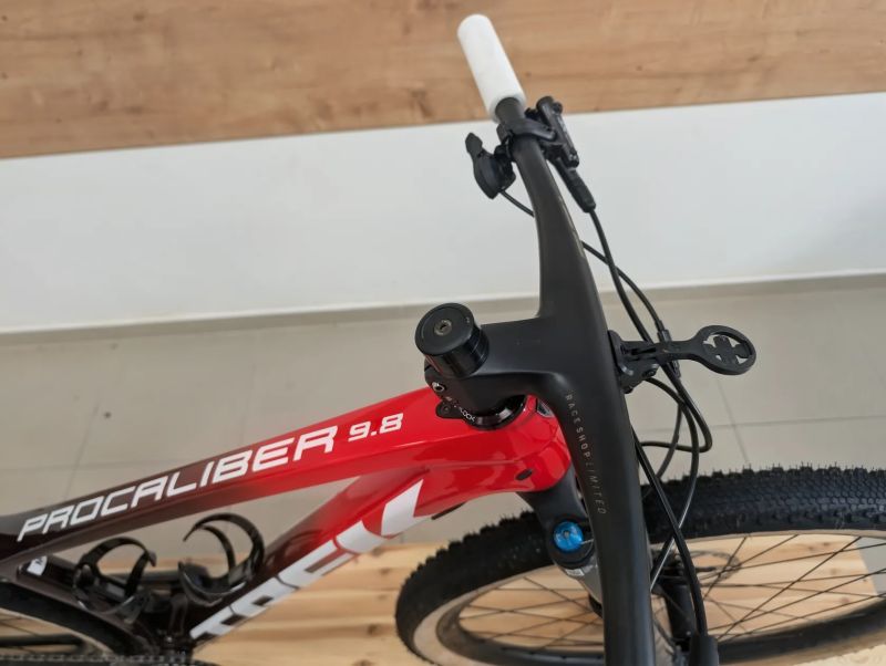 Trek PROCALIBER 9.8.- karbonova kola bontrager