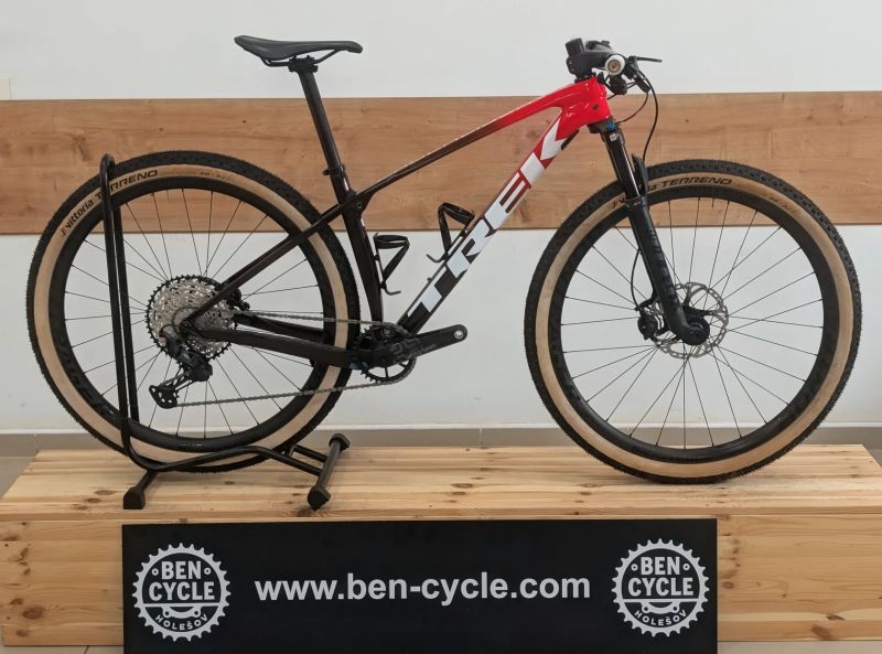 Trek PROCALIBER 9.8.- karbonova kola bontrager