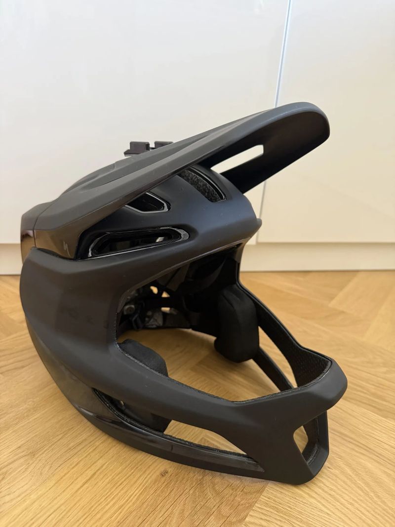 Cyklistická integrální helma Specialized Gambit 