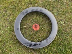 Nové Elite Wheels 82 mm Carbon Time Trial přední plášťové karbonové kolo