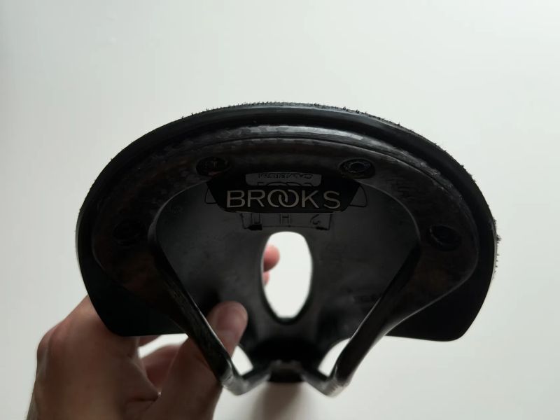 Sedlo - BROOKS C13 Carved - 145 mm - černé