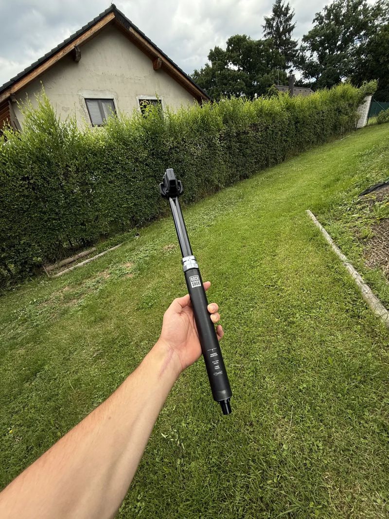 Teleskopická sedlovka Rock Shox Reverb AXS
