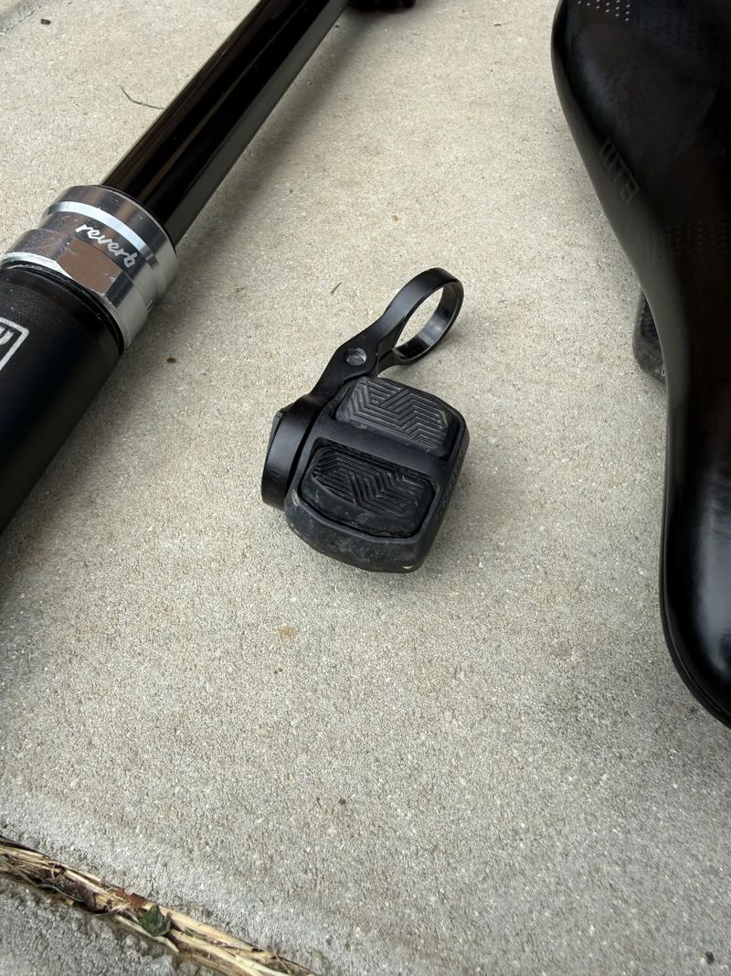 Teleskopická sedlovka Rock Shox Reverb AXS