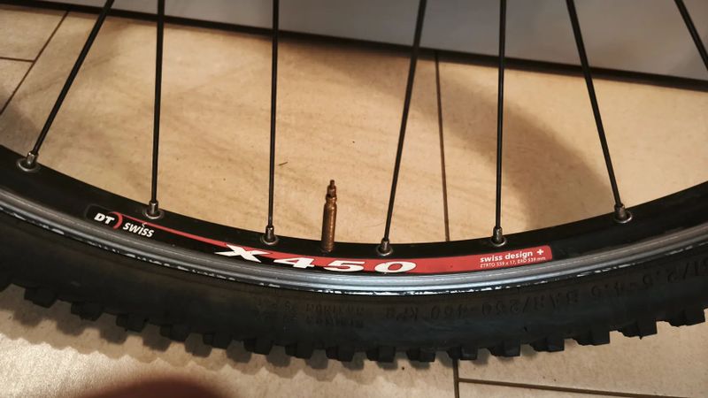 Zapletená kola 26", V-brzdy, DT Swiss/XT