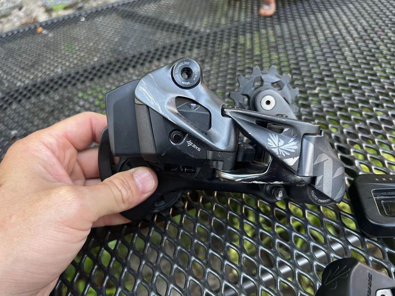 Sram XX1 AXS - přehazovačka, řazení, baterka, nabíječka, 12 rychlosti 