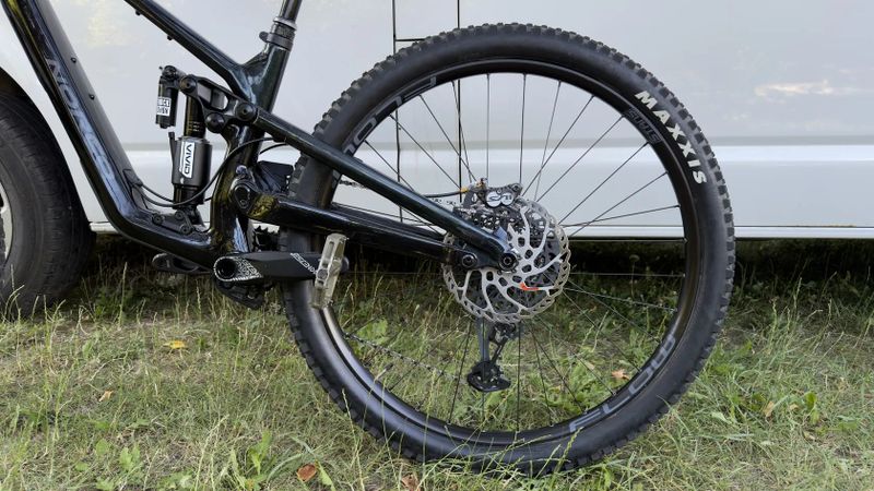 Norco Sight Carbon, C2 v záruce (M) Vivid 150mm, Zeb 170mm, Shimano Saint. 75 000,- 