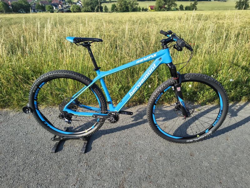 KARBONOVÉ HORSKÉ KOLO ., 9,9 Kg, S NÁJEZDEM 500 km