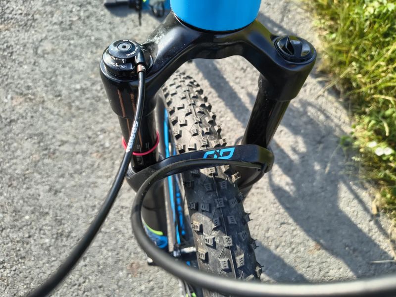 KARBONOVÉ HORSKÉ KOLO ., 9,9 Kg, S NÁJEZDEM 500 km