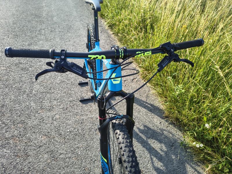 KARBONOVÉ HORSKÉ KOLO ., 9,9 Kg, S NÁJEZDEM 500 km