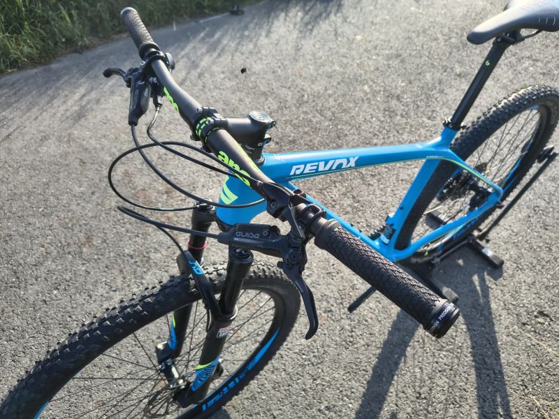 KARBONOVÉ HORSKÉ KOLO ., 9,9 Kg, S NÁJEZDEM 500 km