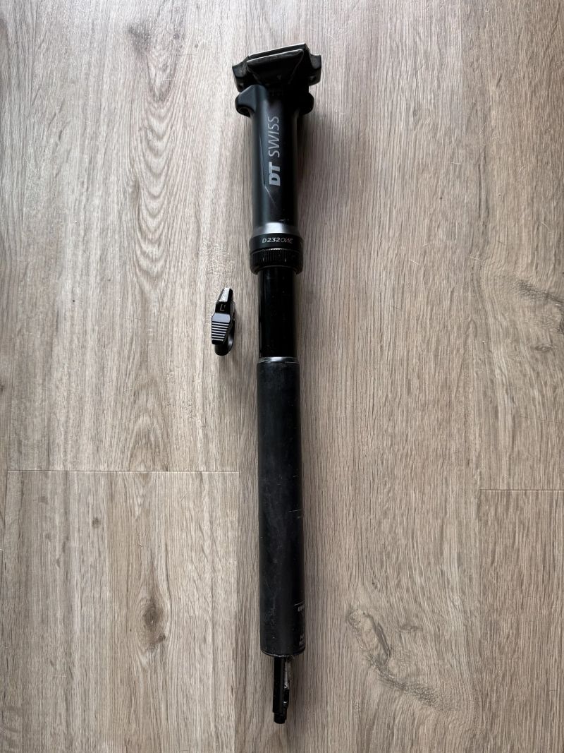 DT Swiss stavitelná sedlovka D232 30.9/400 mm Carbon