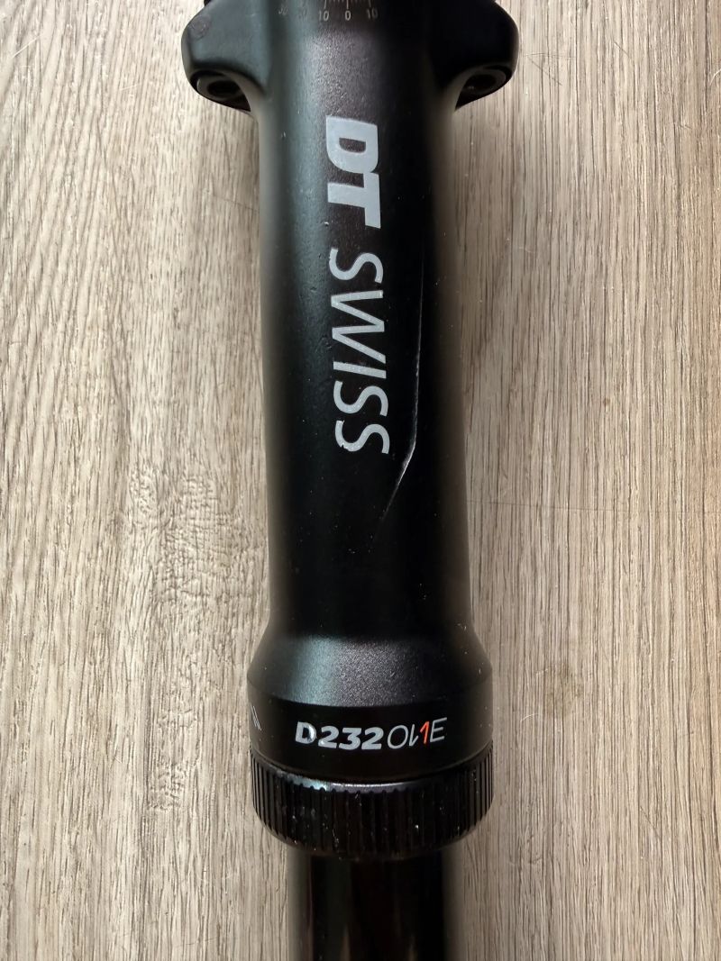 DT Swiss stavitelná sedlovka D232 30.9/400 mm Carbon
