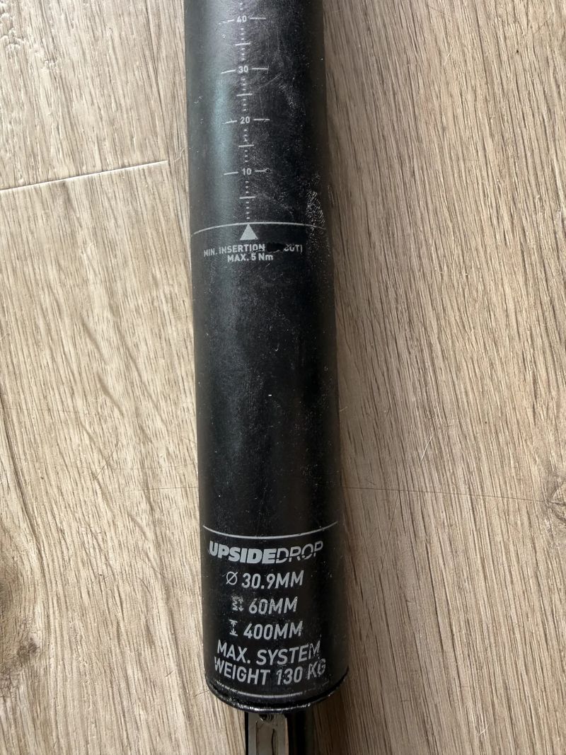 DT Swiss stavitelná sedlovka D232 30.9/400 mm Carbon