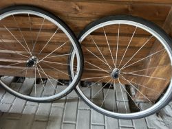 Hliníkové ráfky Mavic a pláště Continental