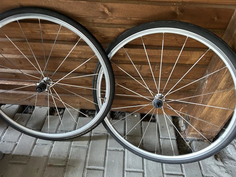 Hliníkové ráfky Mavic a pláště Continental
