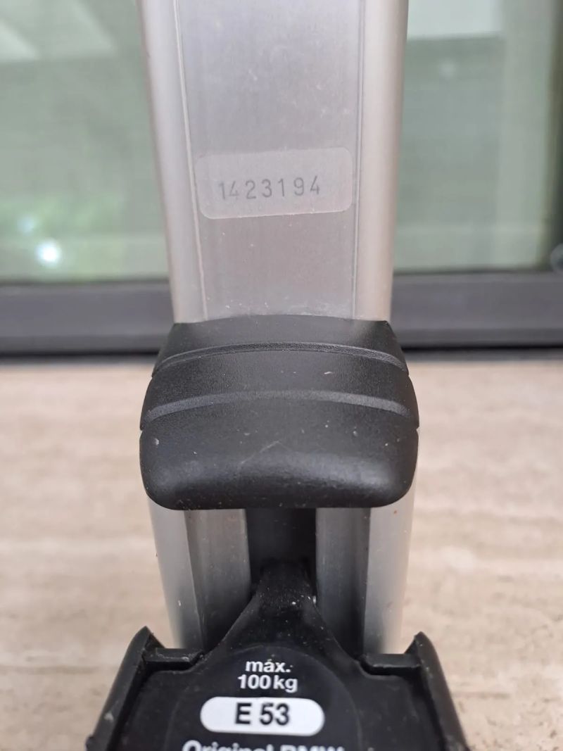 Prodám originální střešní nosiče (příčníky, č. 1423194 ) pro BMW