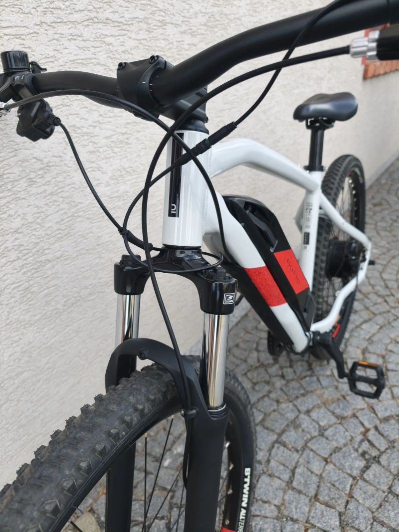 Rockrider 27,5 E-ST, vel.M v záruce