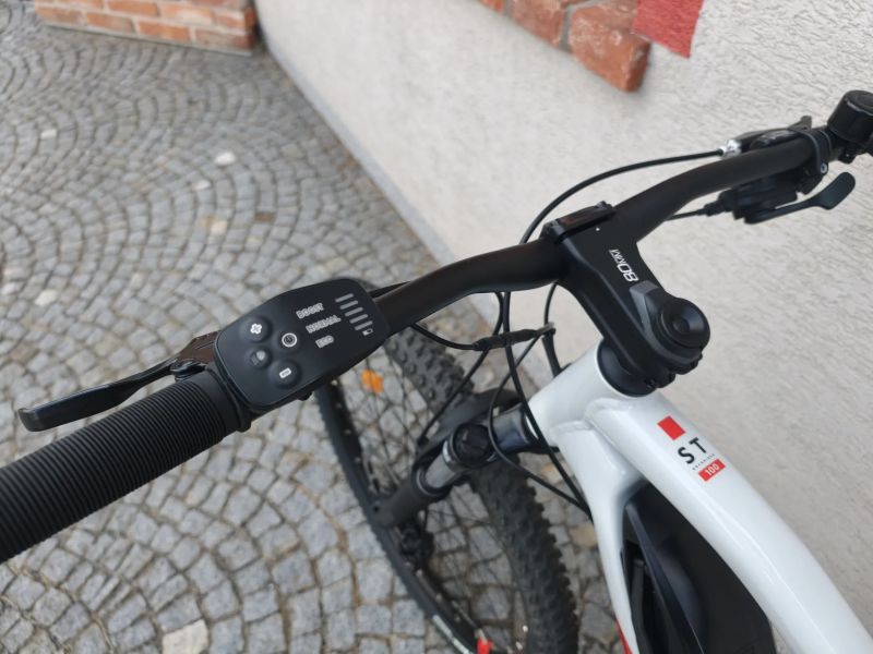 Rockrider 27,5 E-ST, vel.M v záruce